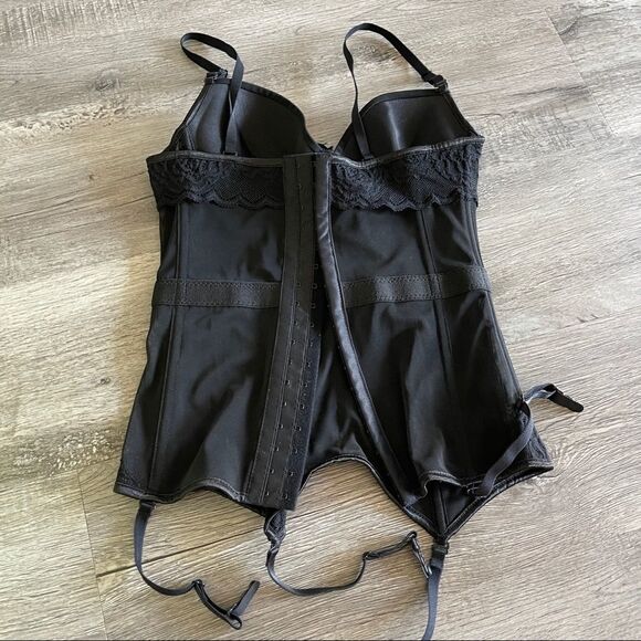NWOT Corset  - Picture 4 of 5
